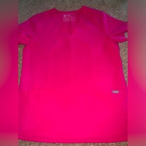 Pink two pocket figs top